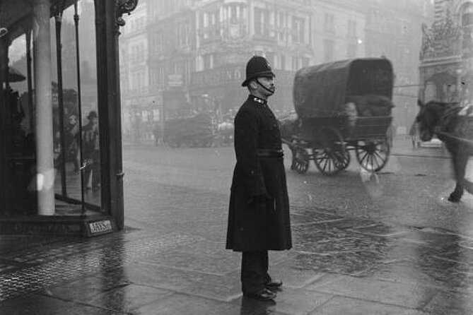 London - Jack the Ripper Small Group Tour - How the small group and equipment change the experience