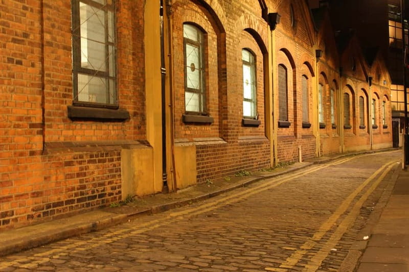 London: Jack the Ripper Small Group Walking Tour - The Guide Makes or Breaks the Evening