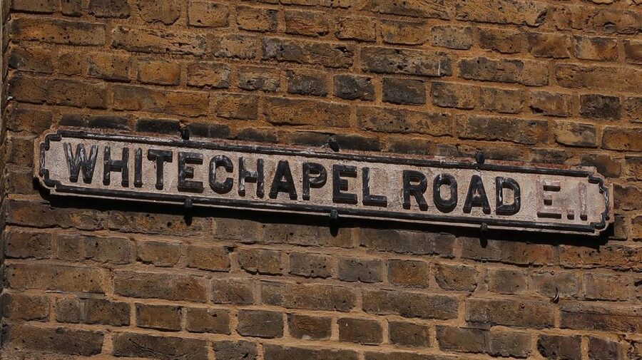 London: Jack the Ripper tour in Spanish (RLA Winner) - Mitre Square Garden and the move toward evidence