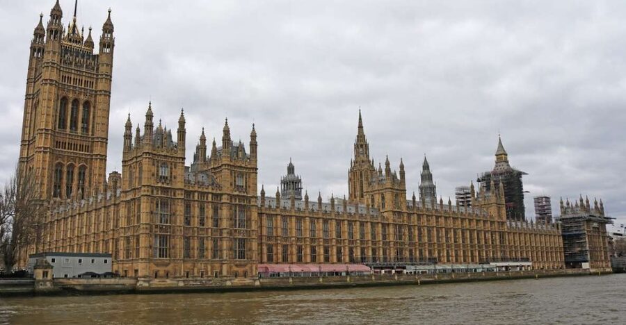 London: Kew to Westminster River Thames Cruise - Putney and the start of the famous rowing route