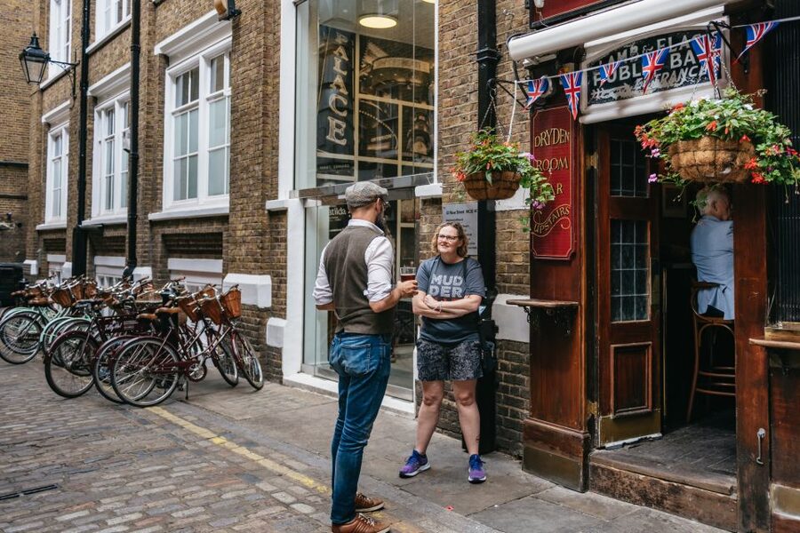 London: Landmarks & Secrets Bike Tour with Pub & Street Art - Why a bicycle is a smart way to see central London