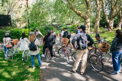 Landmarks & Secrets Bike Tour with Pub & Street Art