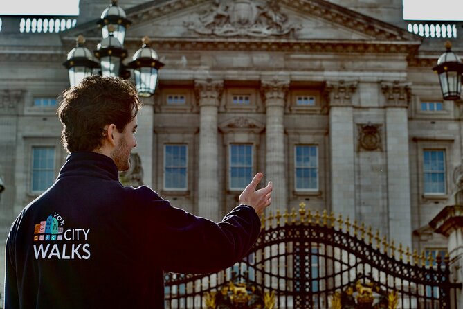 London: Landmarks Walking Tour - Trafalgar Square sets the tone