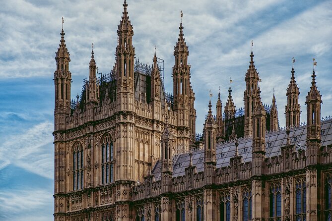 London: Landmarks Walking Tour - St James’s Park and the old royal residences