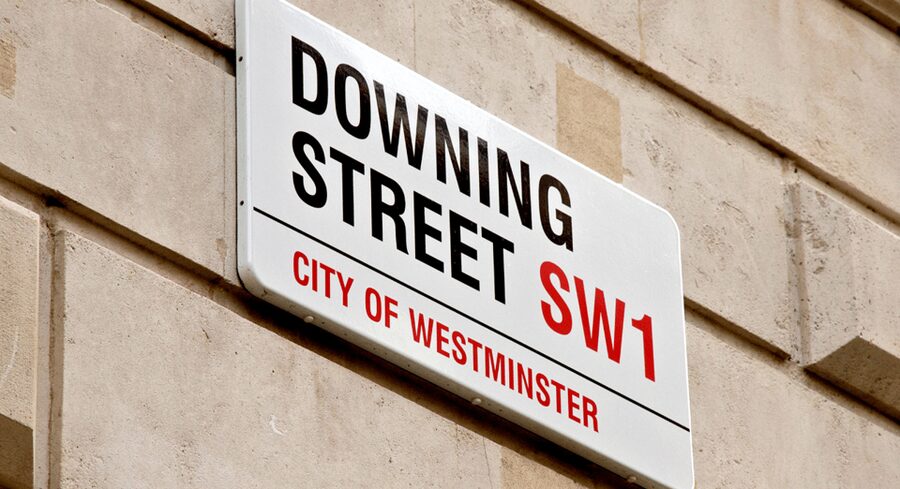 London: London Sightseeing Walking Tour with 30+ Sights - The Tube ride to Westminster