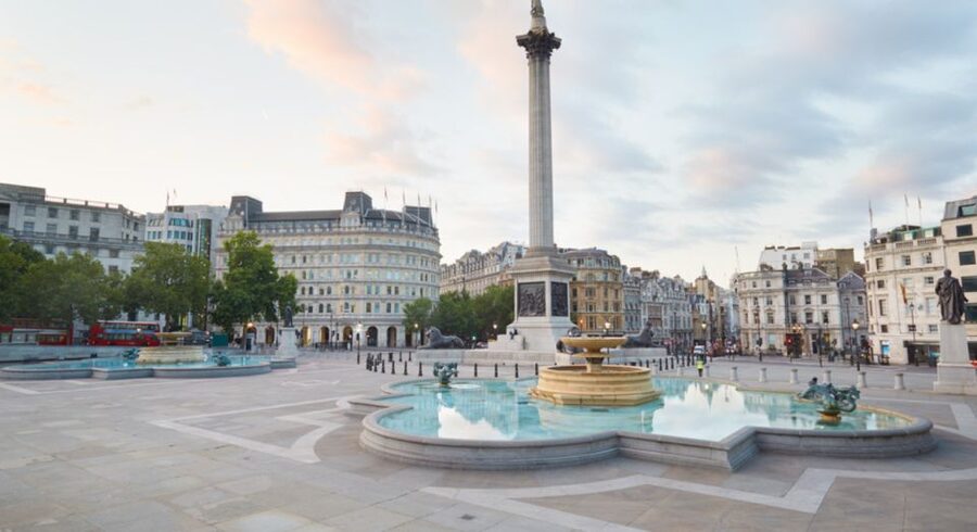 London: London Sightseeing Walking Tour with 30+ Sights - Buckingham Palace as the final stop