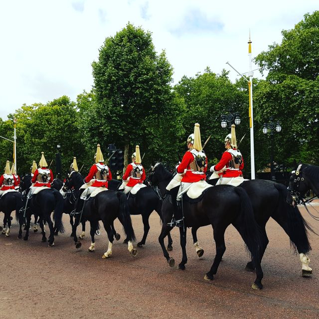 London: Palaces and Parliament Walking Tour - Why the guides matter so much
