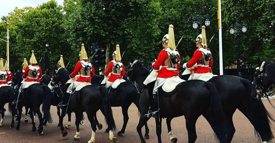 London: Palaces and Parliament Walking Tour - Green Park and St James’s Park: London’s royal breathing room