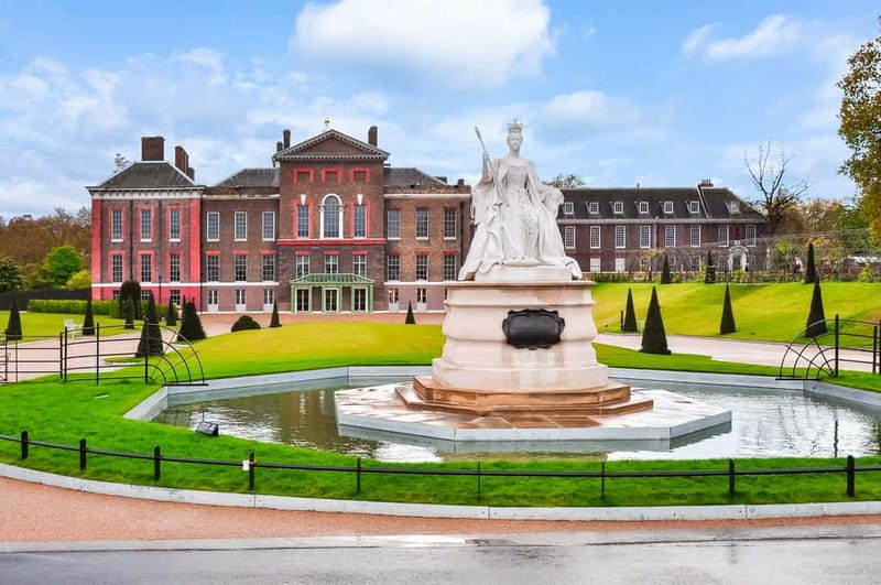 London Pass® - Save up to 50% on Tickets to 100+ Attractions - St Pauls Cathedral and Londons historic center