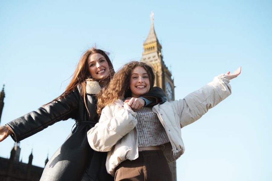 London: Private Landmark Tour with Professional Photographer - Starting at the Queen Victoria Memorial