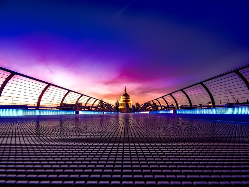 London Private Welcome Tour with a Local Guide - History and current city life with guides who adapt