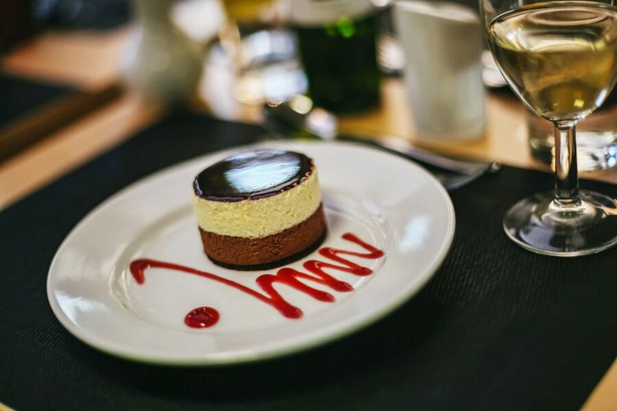 London: River Thames Dinner Cruise - Key things to know before booking