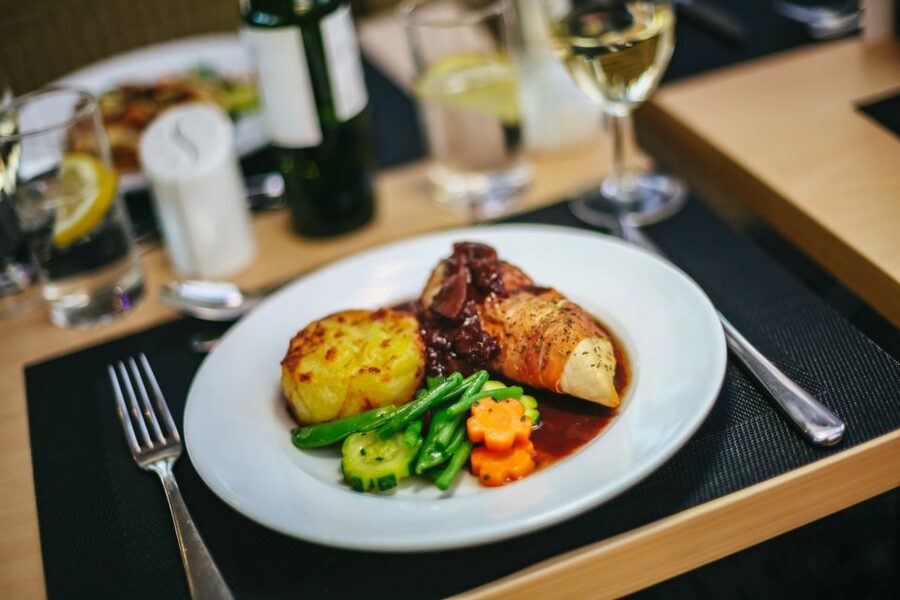 London: River Thames Dinner Cruise - Summer sunsets and winter city lights