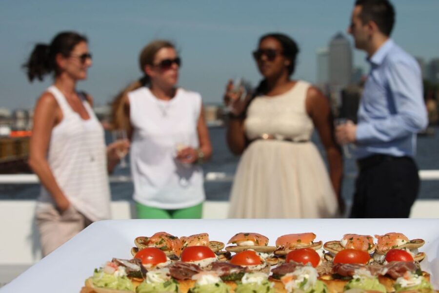 London: River Thames Evening Cruise with Bubbly and Canapés - Live music changes the character of the ride