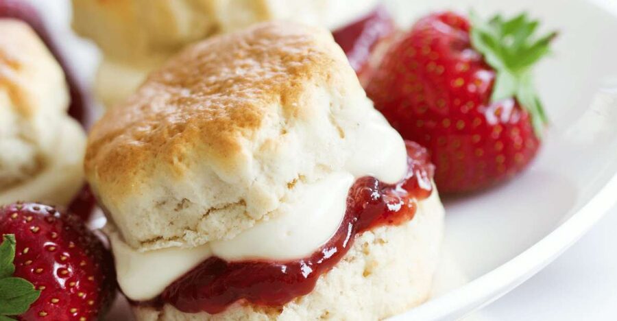London: Royal Hampton Court Guided Tour with Afternoon Tea - Key points to know before booking