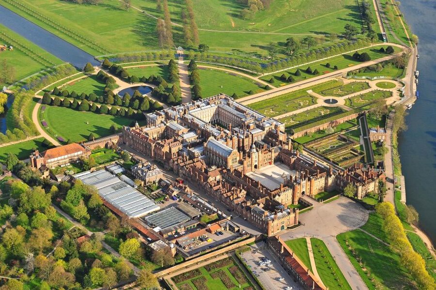 London: Royal Hampton Court Guided Tour with Afternoon Tea - Is $206 a fair price?