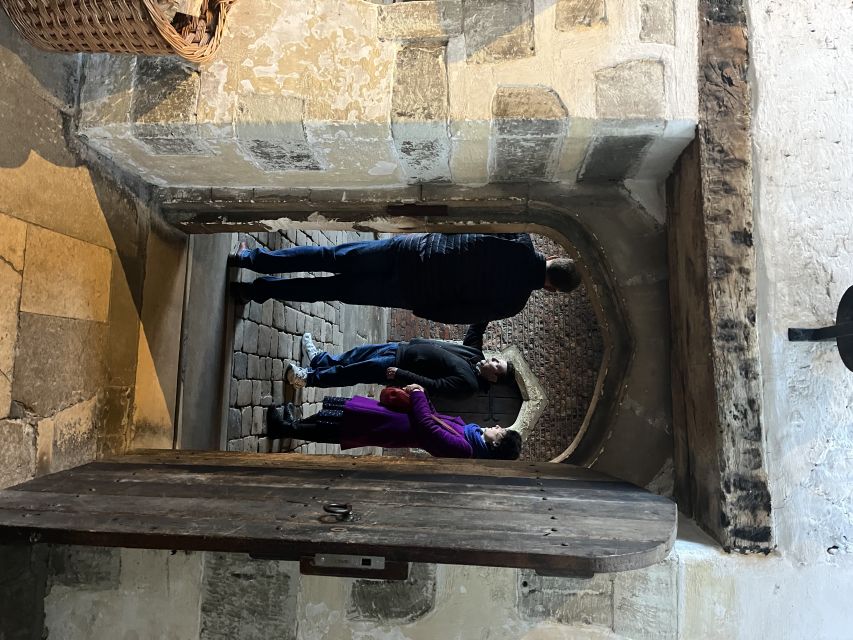 London: Royal Hampton Court Guided Tour with Afternoon Tea - Who should book this experience?