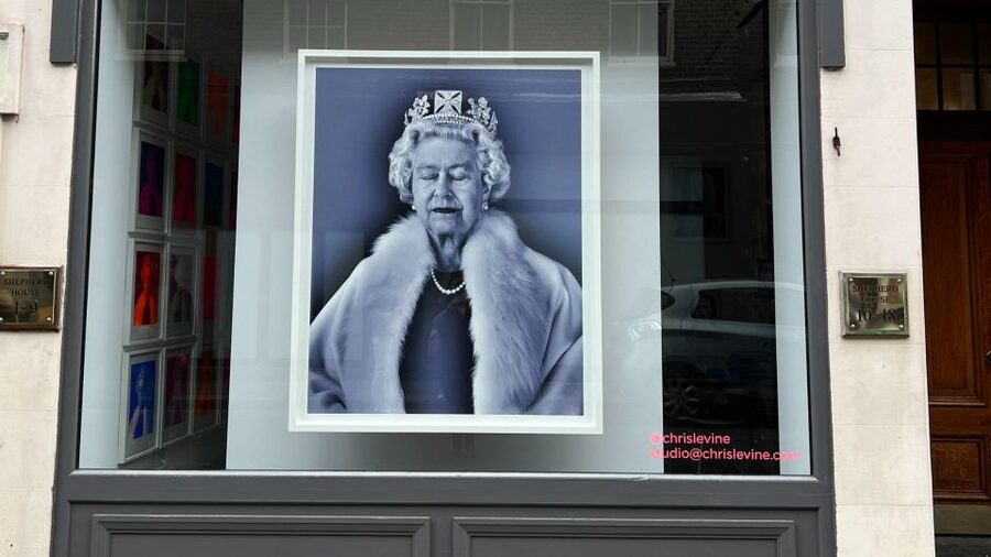 London: Royal Historic Pubs Walking Tour - Secret alleys, tunnels, and stories you would miss