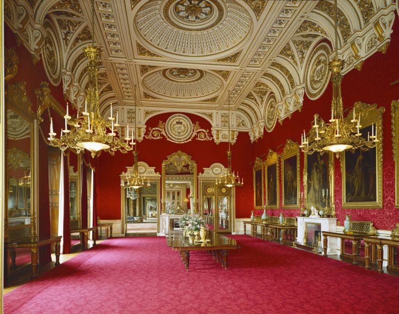 London: Royal Walking Tour and Buckingham Palace Audio Tour - Entering Buckingham Palace with less waiting