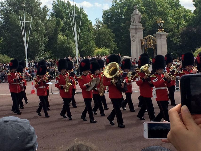London: Royalty Walking Tour with Changing of The Guard - Trafalgar Square, where the royal route opens out