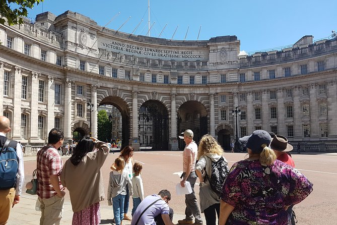 London's Palaces & Parliament Tour (See Over 20+ London Top Sights) - Trafalgar Square and the move toward Westminster