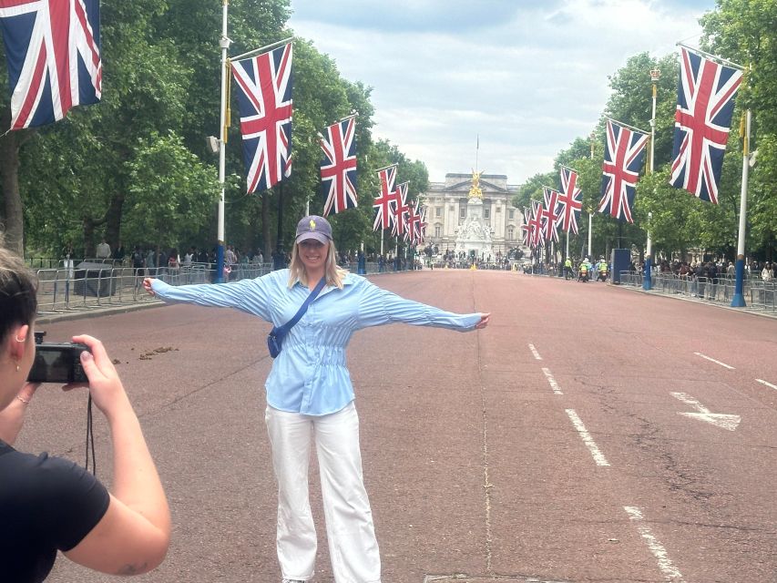 London: Sightseeing Black Cab Tour with Hotel Pickup - Buckingham Palace and royal London