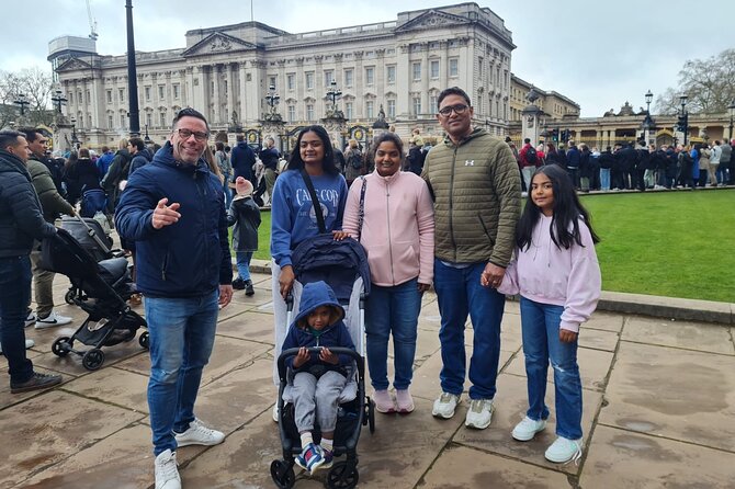 London Sightseeing Private Black Cab Tour with Hotel Pick Up - Buckingham Palace and the royal route