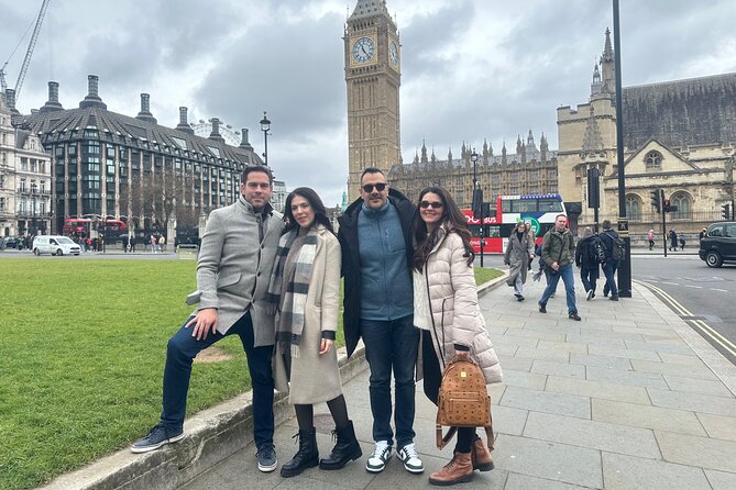 London Sightseeing Private Black Cab Tour with Hotel Pick Up - The London Eye and the Thames views