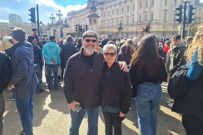 London Sightseeing Private Black Cab Tour with Hotel Pick Up - What the guide adds to the ride