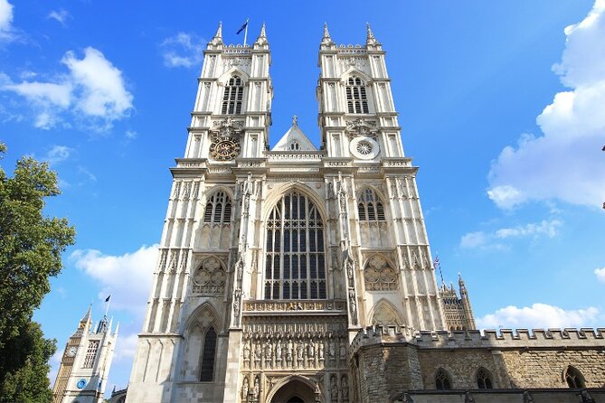 London Sightseeing Walking Tour with 30+ sights - One Tube ride to Westminster