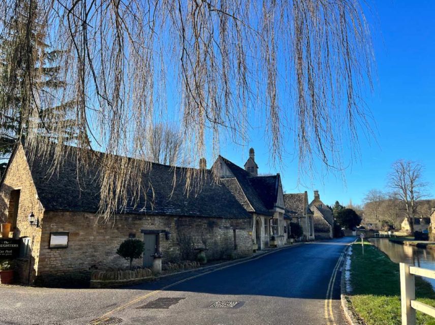 London: Small Group Cotswolds Trip with Bourton-on-the-Water - Meeting the minibus at Earls Court