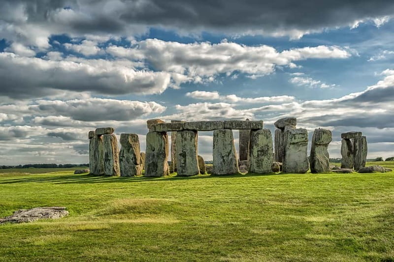 London: Small Group Stonehenge and Bath Tour & Secret Site - Who should choose this experience