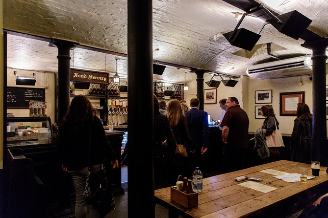 London Small Group Tour of Historical Pubs - What the guides add to the afternoon