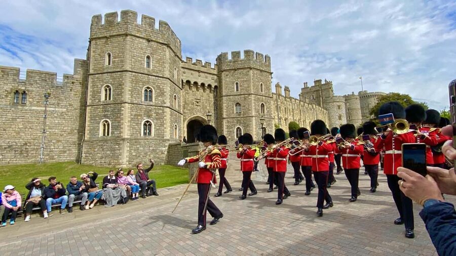 London: Stonehenge, Windsor Castle, Bath, Lacock & Pub Lunch - Key points to know before booking