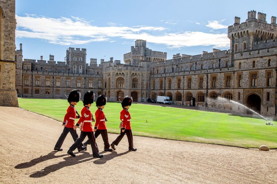 London: Stonehenge, Windsor Castle, Bath, Lacock & Pub Lunch - One day, four major sights, and a tight clock