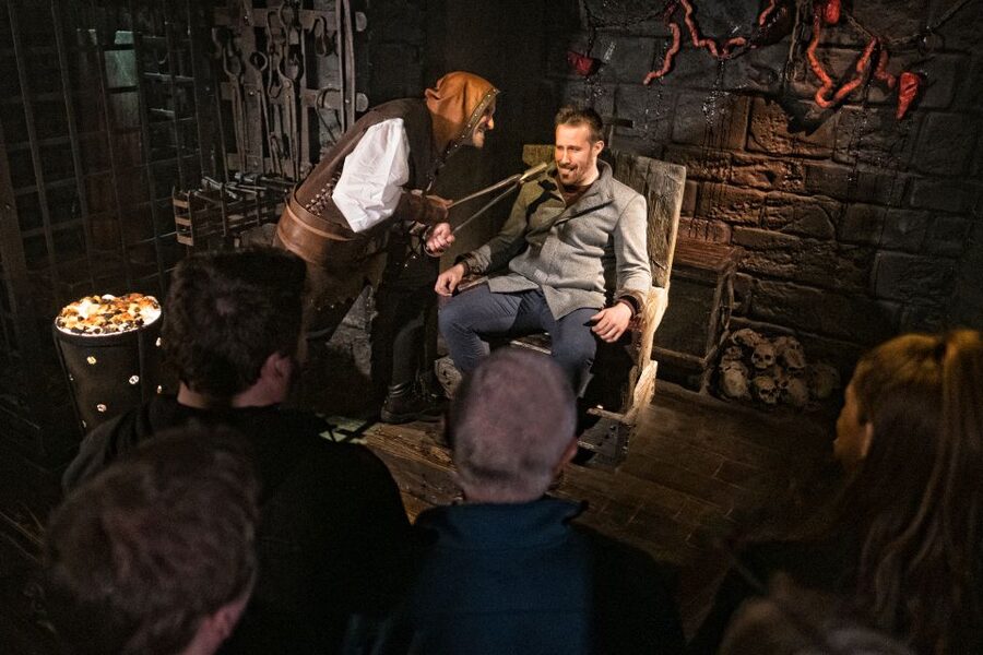London: The London Dungeon and London Eye Combo Ticket - Newgate Prison Ride to Doom