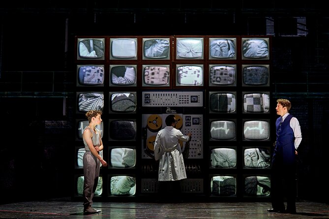 London Theatre: Stranger Things: The First Shadow - Why your seat choice matters