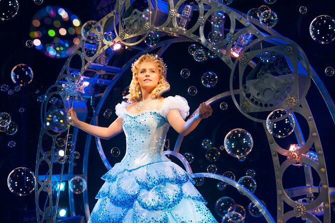 London Theatre: Wicked the Musical - The Musical Begins With Oz Magic