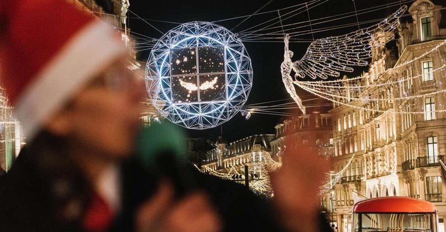 London: Tootbus Christmas Lights Tour incl walking tours - A quick Christmas circuit from Coventry Street