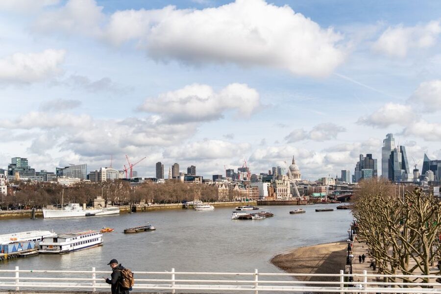 London: Tootbus Hop-on Hop-off with optional River Cruise - Buckingham Palace and the royal stops