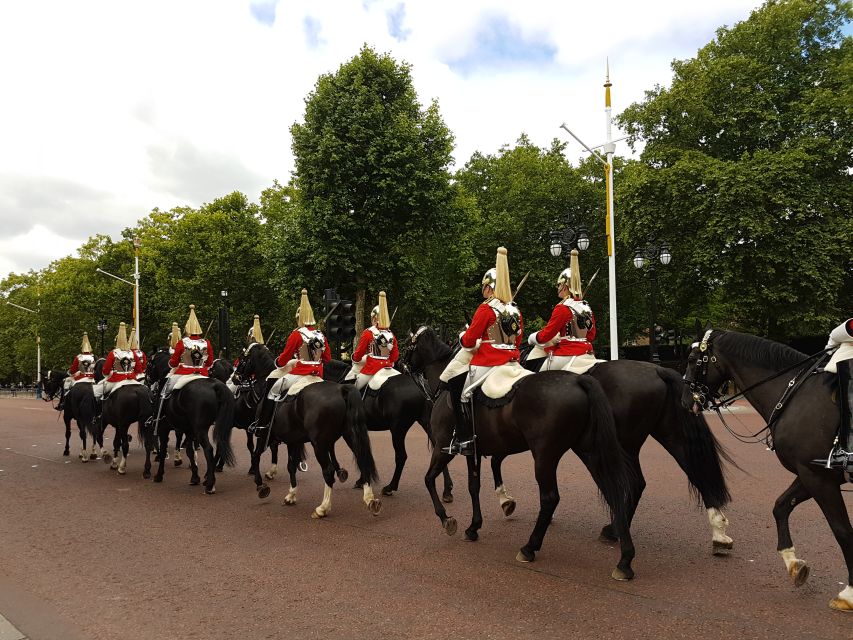 London: Top 30 Sights Tour and Sherlock Holmes Museum - Buckingham Palace and the royal opening