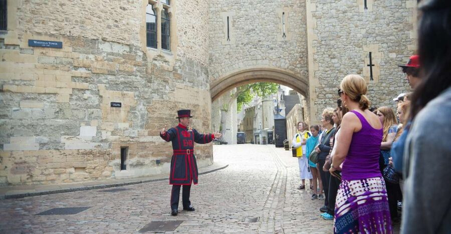 London: Tower of London & Changing of the Guard Experience - The guide makes the biggest difference