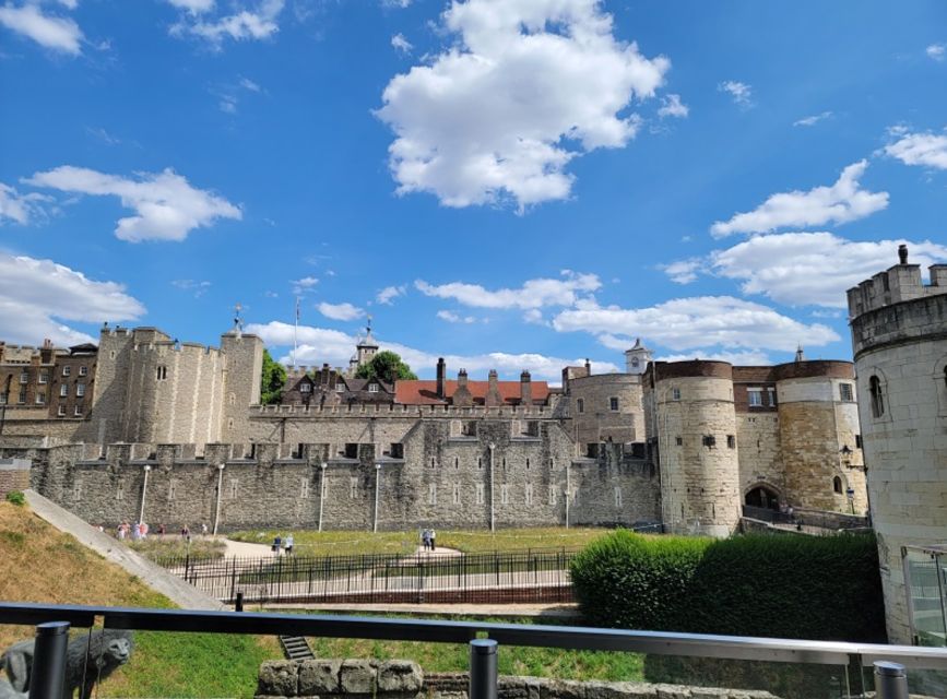 London: Tower of London Guided Tour with Boat Ride - Why the Tower of London works best with a guide