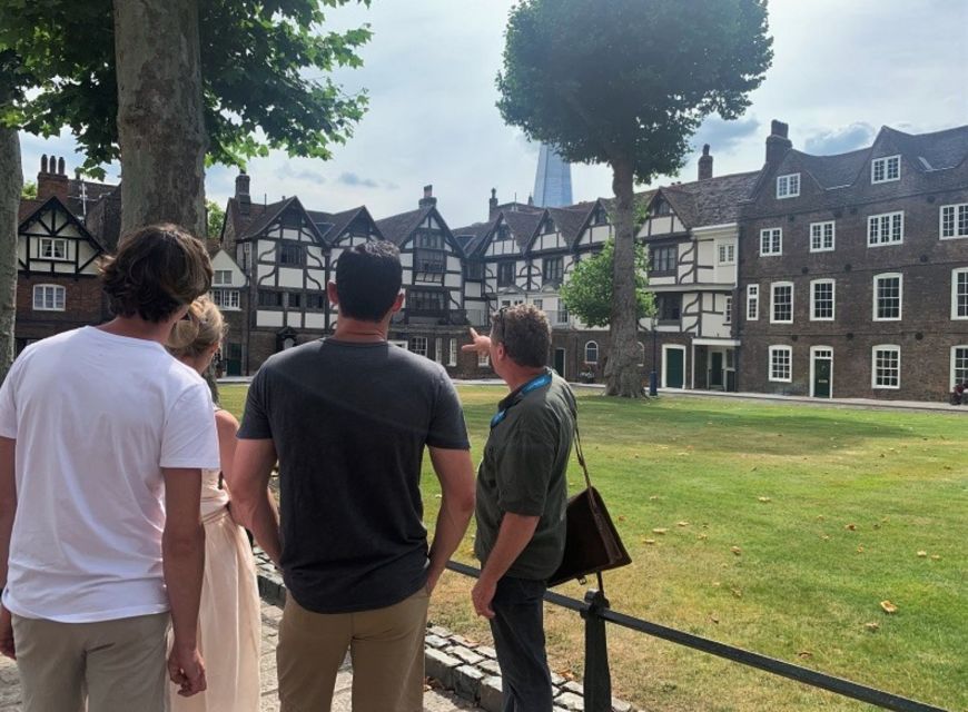 London: Tower of London Guided Tour with Boat Ride - The Crown Jewels and Jewel House