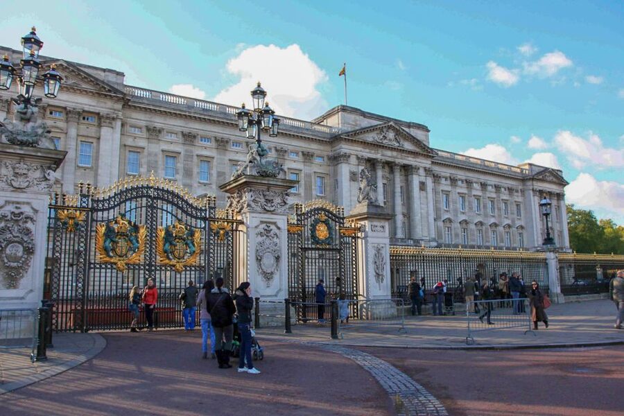 London: Tower of London, Thames Boat & Changing of the Guard - From fortress to river: the 30-minute Thames cruise