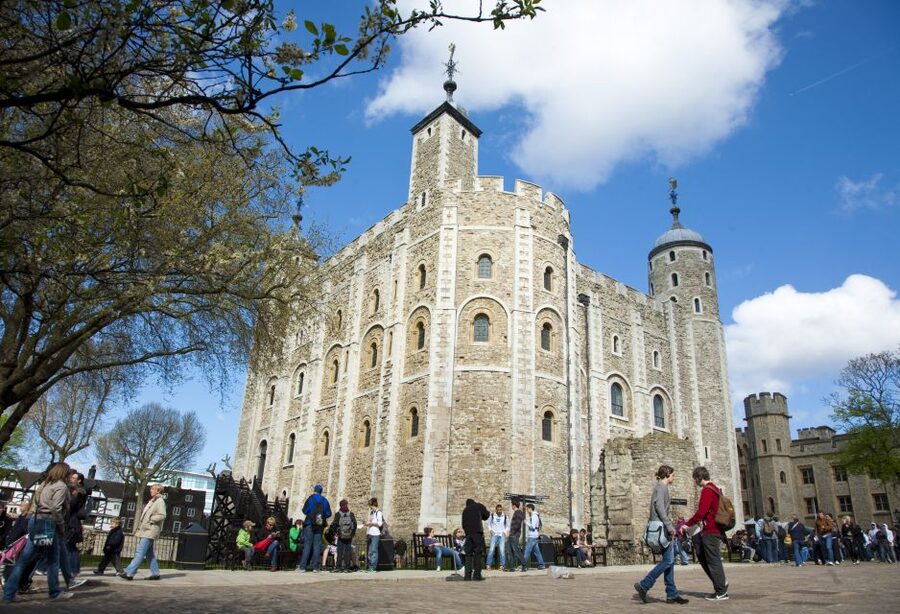 London: Tower of London, Thames Boat & Changing of the Guard - Choosing between ceremony and Westminster history