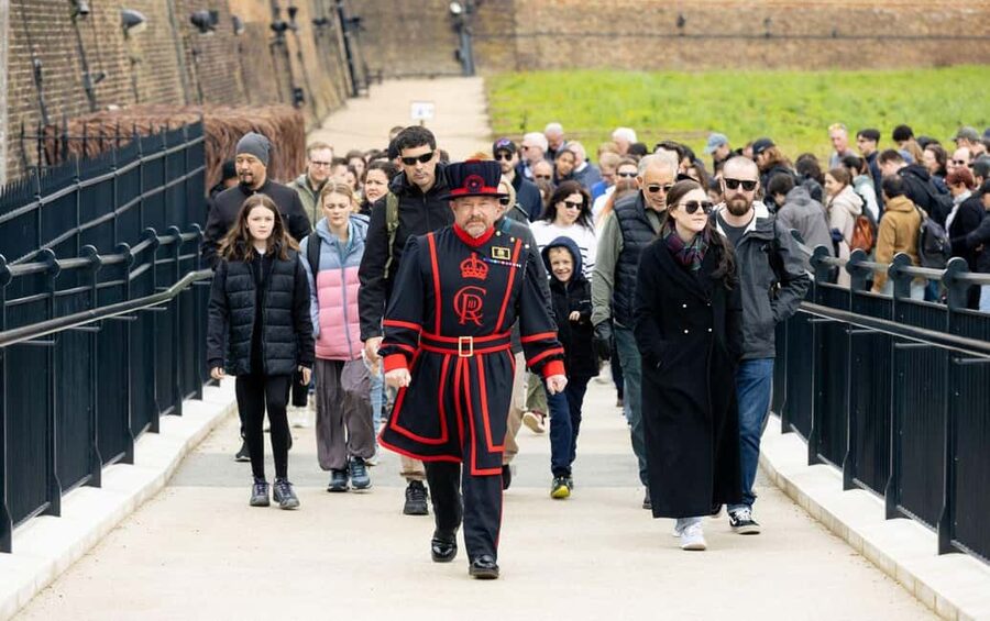 London: Tower of London, Thames Boat & Changing of the Guard - Price, value, and what you actually receive