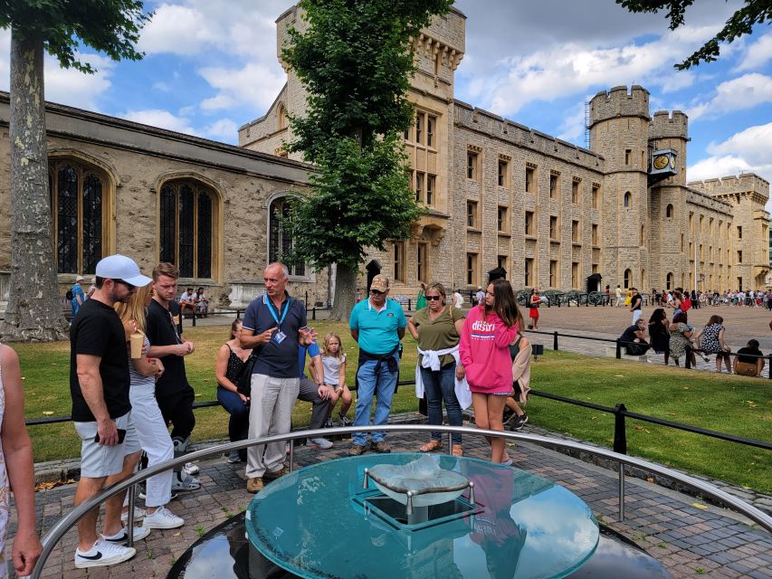 London: Tower of London Tour with Crown Jewels & Beefeaters - Free time in the White Tower and Medieval Palace