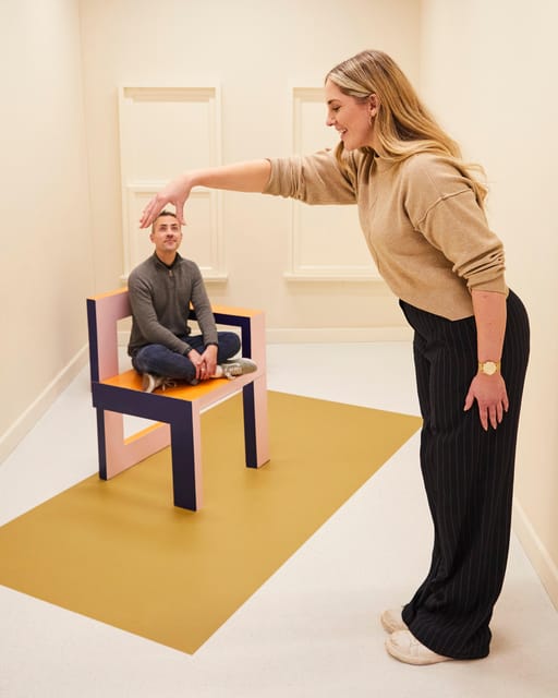 London: Twist Museum Ticket - Walking through the illusion rooms
