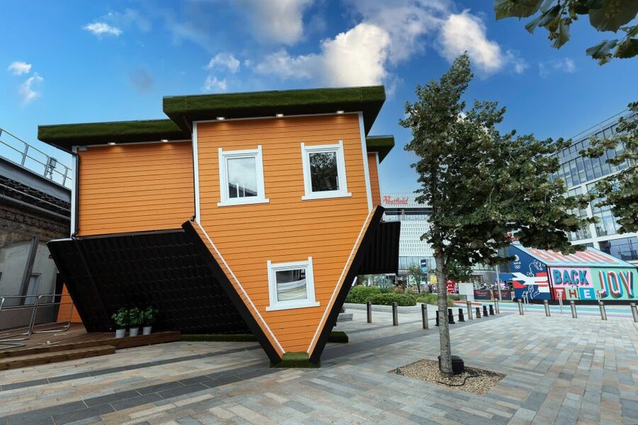 London: Upside Down House Westfield White City Entry Ticket - How to Get the Best Photos